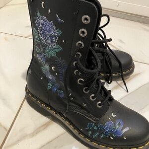 Dr. Martens shoes NWT new